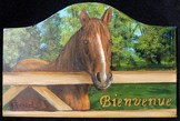 Peinture sur bois -Cheval devant son enclos- plaque de porte